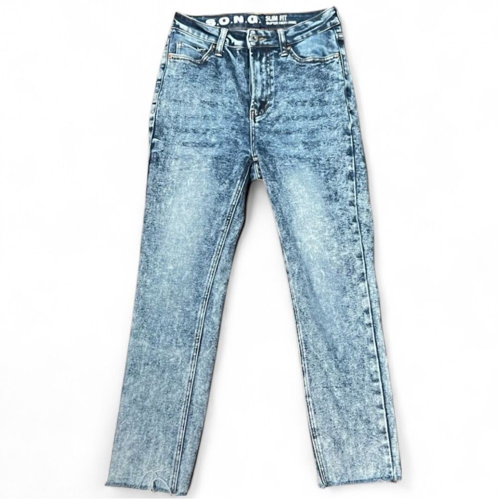 SONG Slim fit super high rise distressed jean. Women’s size 7/28